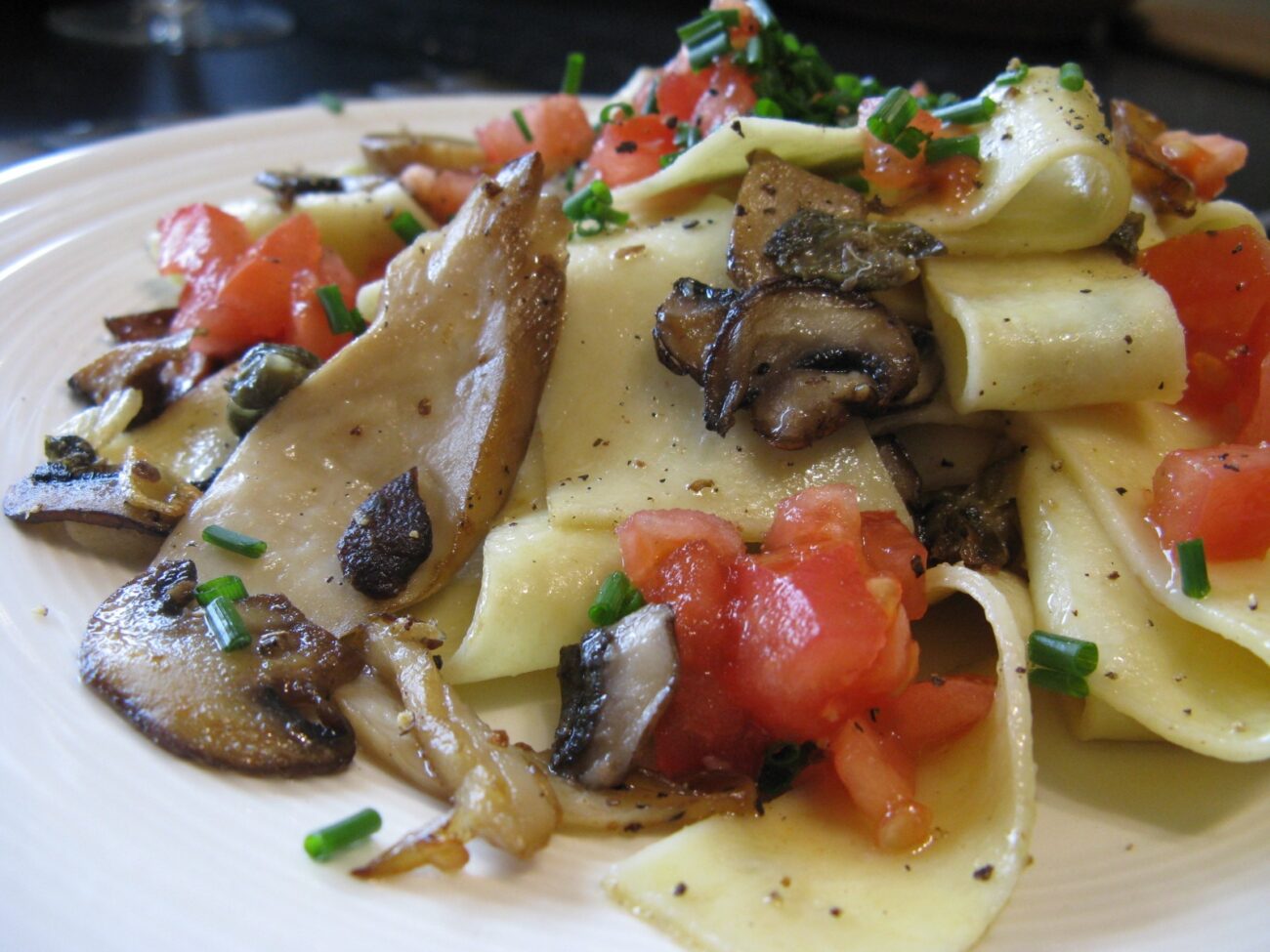 Mmmm - cremini and king oyster mushrooms with tagliatelle.jpg