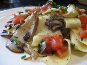 Mmmm - cremini and king oyster mushrooms with tagliatelle.jpg