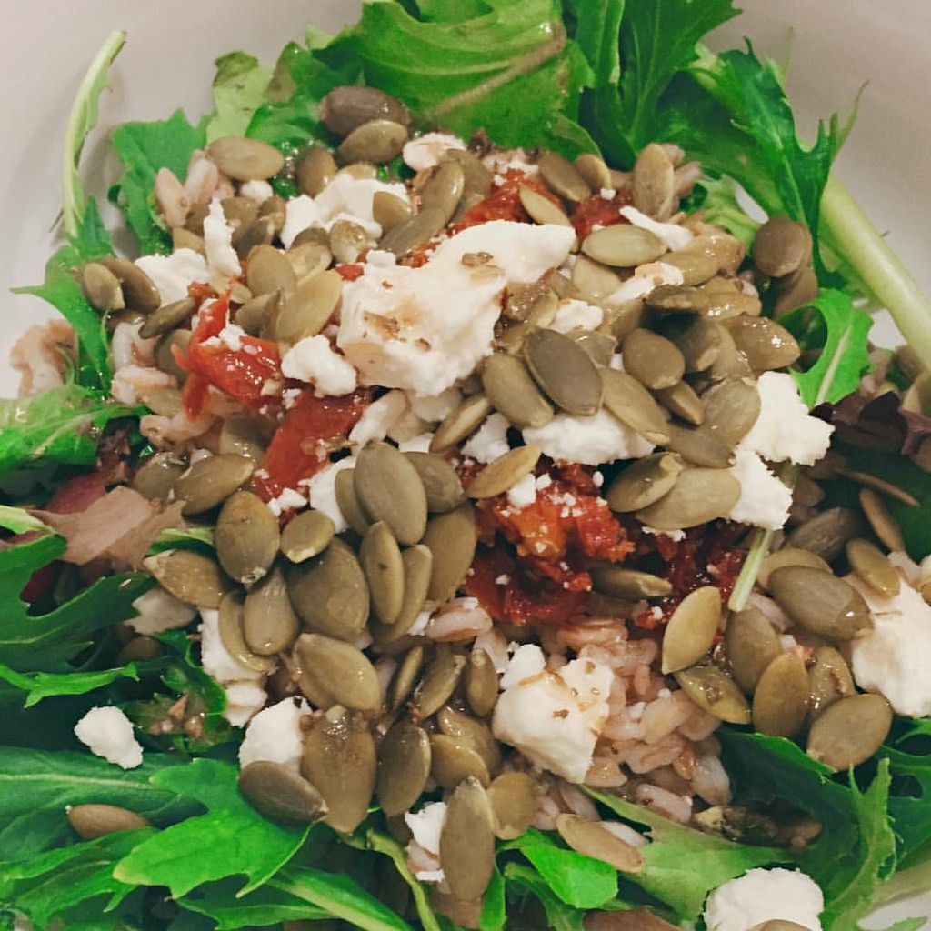 Greek farro salad with sun-dried tomatoes