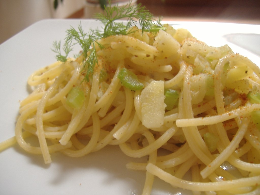 Spaghettini con patate, sedano e bottarga 4